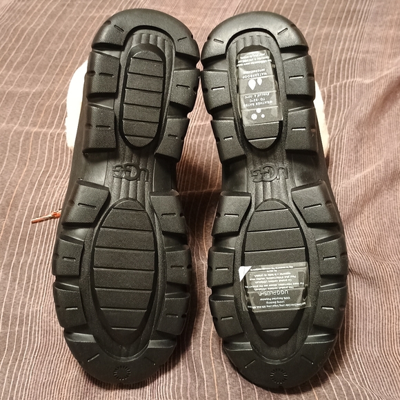 UGG Adiroam Hiker boot brown black women's size 9 - Picture 11 of 12